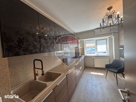 Piața Victoriei | 4 Camere Premium Etaj 8 - Photo 2