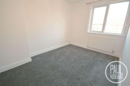 Somerton Avenue, Lowestoft, NR32 - Photo 5