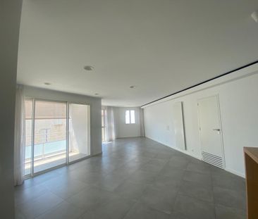 Location Appartement 4 pièces 128m² LA ROCHELLE 17000 - Photo 2
