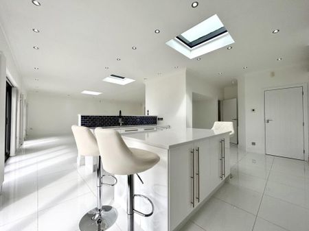 4 bedroom detached house to rent - Photo 5