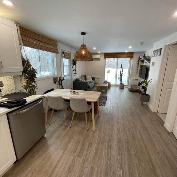 Logement à Louer à Sutton - Photo 1