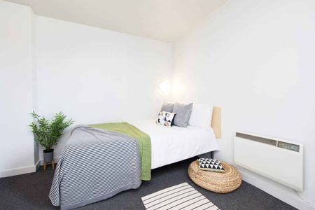 Large Standard Double Ensuite - Photo 5