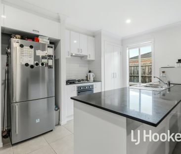 Modern Four Bedroom Home! - Photo 2