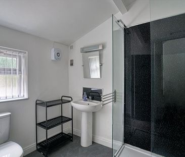 1 bedroom in a house share to rent - Photo 3