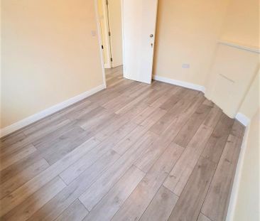 5 bedroom flat share to rent - Photo 3