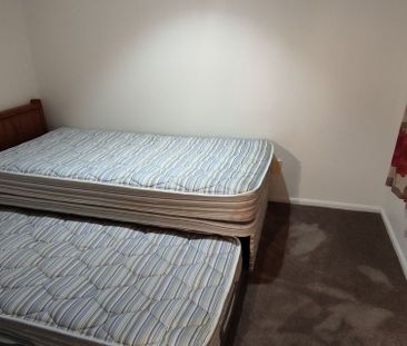 Modern, fully furnished single level house - Photo 3