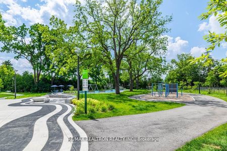 For Lease - 3 Rosewater Street Unit# 708W, Richmond Hill, Ontario - Photo 4