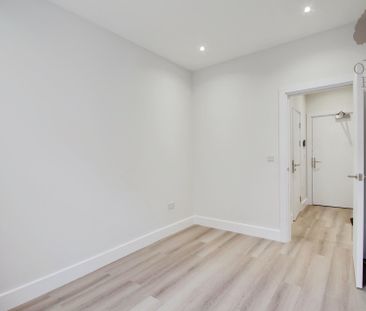 1 bed flat to rent in Station Road, Egham, TW20 - Photo 2