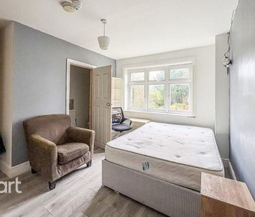 1 bedroom in a house share to rent - Photo 2