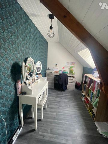 Située à seulement 3 minutes de La Gacilly, cette maison, en très bon état, offre un cadre de... - Photo 2