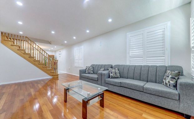 For Lease - 7 Glacier Crescent, Toronto, Ontario - Photo 1