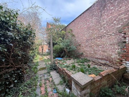 2 bedroom end of terrace house to rent - Photo 3