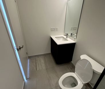 For Lease - 2 David Eyer Road Unit# 528, Richmond Hill, Ontario - Photo 5