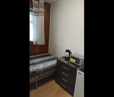 Room in a Shared House, Star Lane, E16 - Photo 3