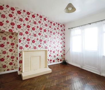 3 bed semi-detached house to rent in Selan Gardens, Hayes, UB4 - Photo 5