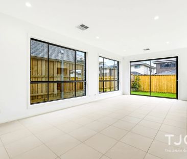 Contemporary Family Living with Style, Space & Comfort - Photo 4