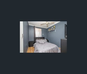 28 Windarra Way, Armadale, WA 6112 - Photo 5