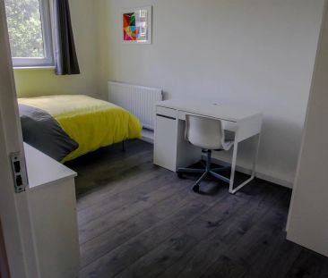 Sovereign House – Room 2 - Photo 2