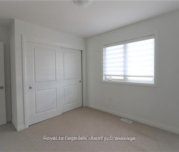 Townhouse For Lease | X8128870 - Photo 2