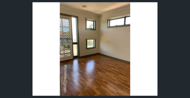 3 BEDROOM TOWNHOUSE IN A PRIME LOCATION - Photo 1