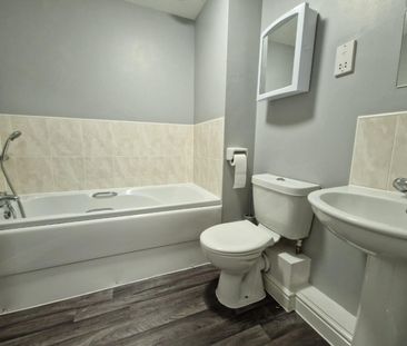 2 bedroom Flat To Let - Photo 6