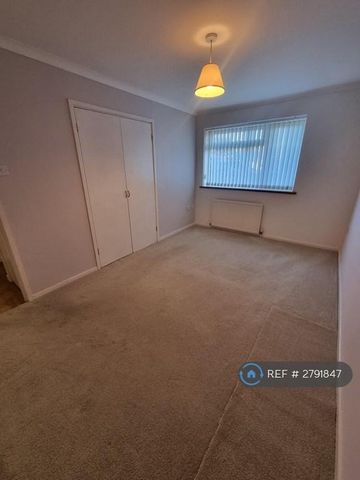 2 bedroom semi-detached house to rent - Photo 3