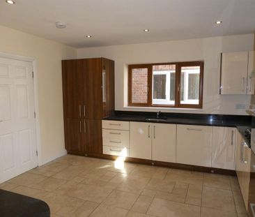 4 bedroom detached house to rent - Photo 1