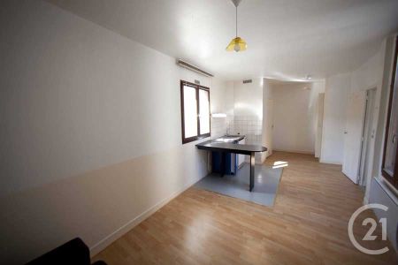 Location Appartement 1 pièce 29m² TROYES 10000 - Photo 2
