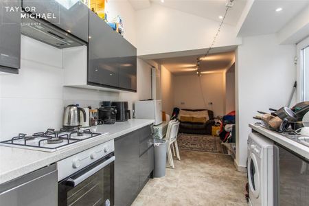 5 bedroom terraced house to rent - Photo 3