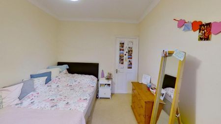 4 bedroom semi-detached house to rent - Photo 4