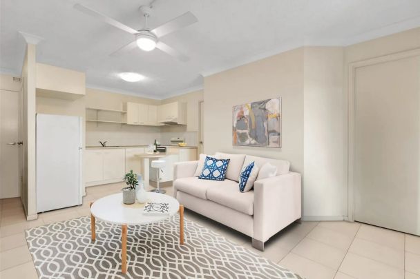 Prime Location Refurbished 2-Bedroom Unit with Ensuite Bathrooms - Photo 1