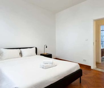 Spacious Apartment in Rua dos Sapadores, Lisboa for 105 m² with 2 bedrooms - Photo 4