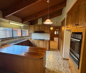 Comfortable Family Living in a Quiet Location - Photo 4