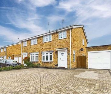 Woburn Avenue, Farnborough, Hampshire, GU14 - Photo 3