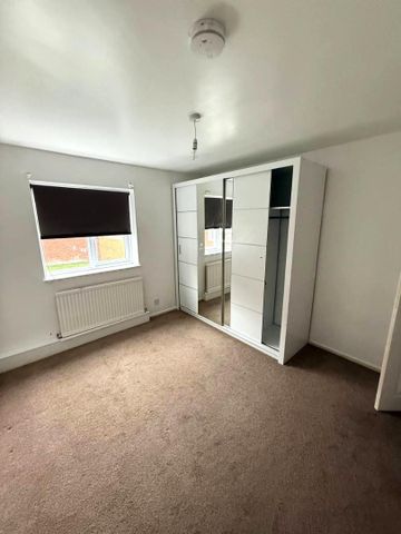 Limes Avenue, Chigwell - Photo 5