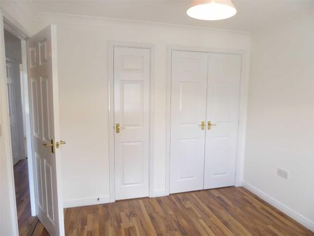 Costard Avenue, Warwick Gates, Warwick - Photo 5