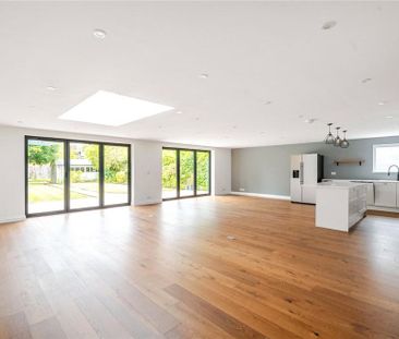 4 bedroom detached house to rent - Photo 2