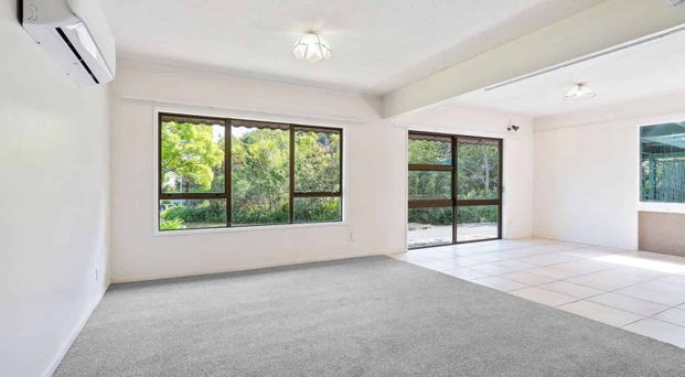 Sunny Five Bedroom Perfect Family Home in Torbay - Photo 1