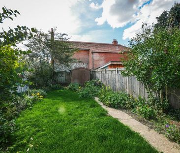2 bedroom end of terrace house to rent - Photo 1