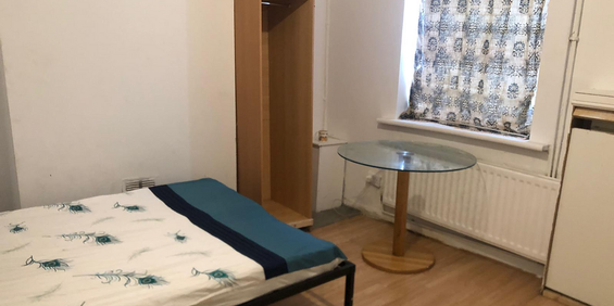 1 bedroom in a house share to rent - Photo 3