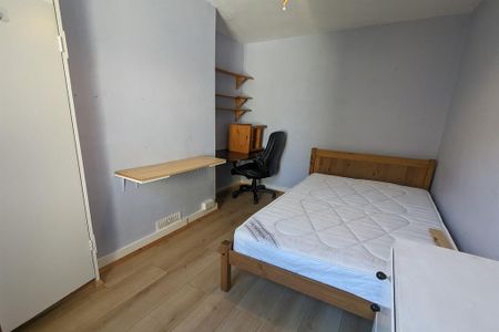 3 bedroom terraced house to rent - Photo 3