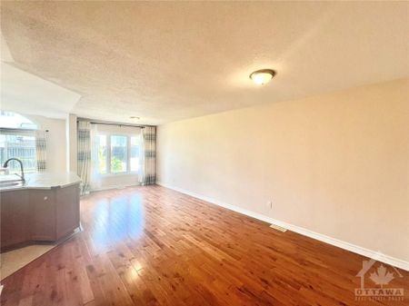 For Lease - 102 Brady Avenue, Kanata, Ontario - Photo 2
