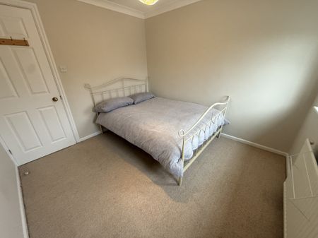 Redwood Drive, Huddersfield - Photo 2