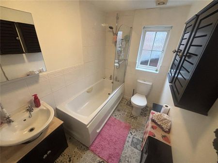 3 bedroom semi-detached house to rent - Photo 2