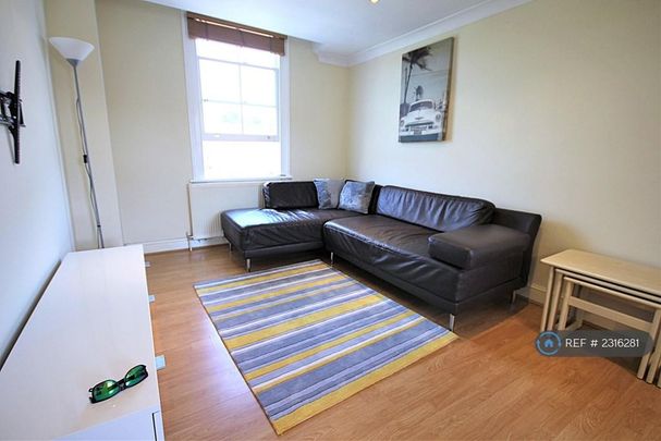 3 bedroom flat to rent - Photo 1