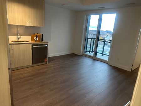 For Lease - 3250 Carding Mill Trail Unit# 307, Oakville, Ontario - Photo 4