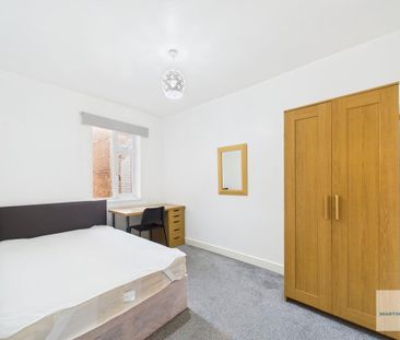 4 bedroom terraced house to rent - Photo 6