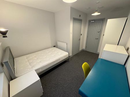 3 bedroom apartment to rent - Photo 4