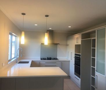 Morden Single Level Home - Photo 3