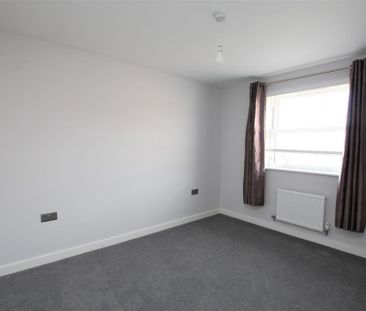 4 bedroom detached house to rent - Photo 4